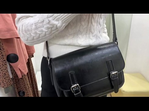 ❤️ Masturbim publik i kurvës së re FeralBerry me një dildo në dhomën e montimit ❤️❌ Porno e bukur tek ne